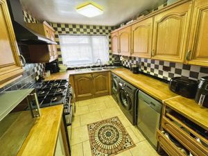 Kitchen- click for photo gallery